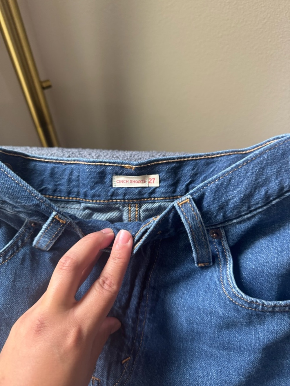 Levi’s Cinch High-Rise Women’s Shorts in Dark Blue - Picture 4 of 4